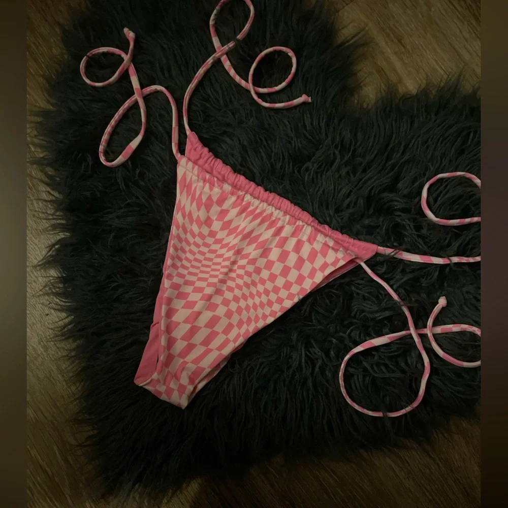 Frankie’s Bikinis NWOT Tia String Bikini Bottoms in Creative Pink Morrison Large
